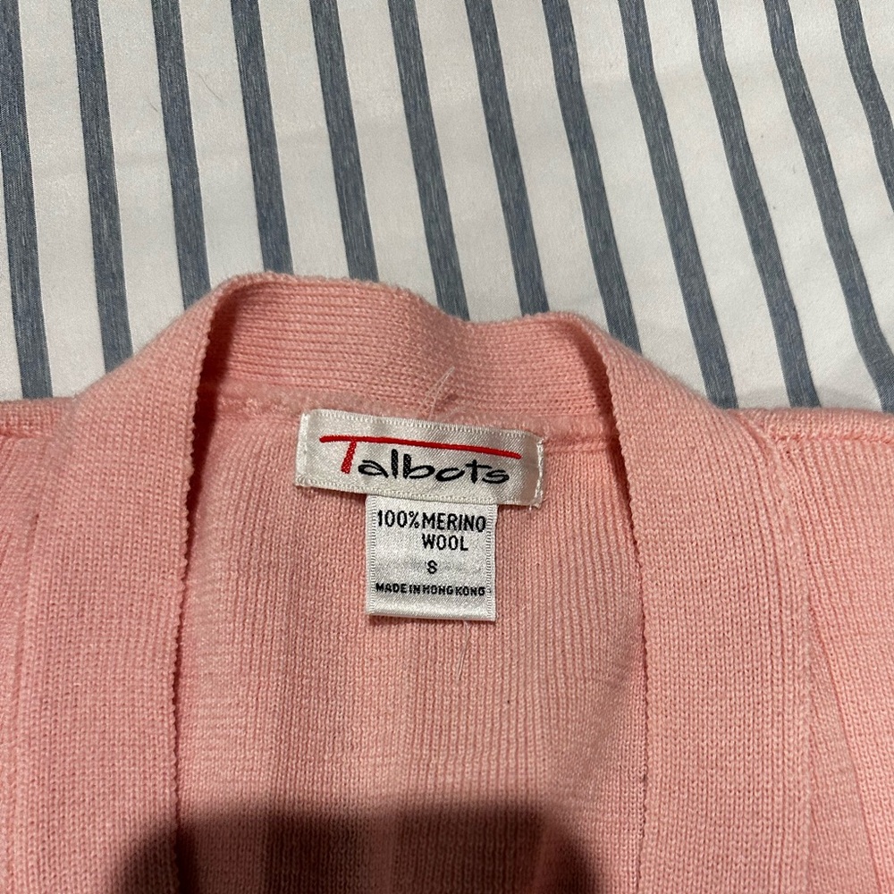 100% Wool Ribbed Talbots Pink Cardigan Sweater Excellent Condition Unworn - Picture 2 of 2